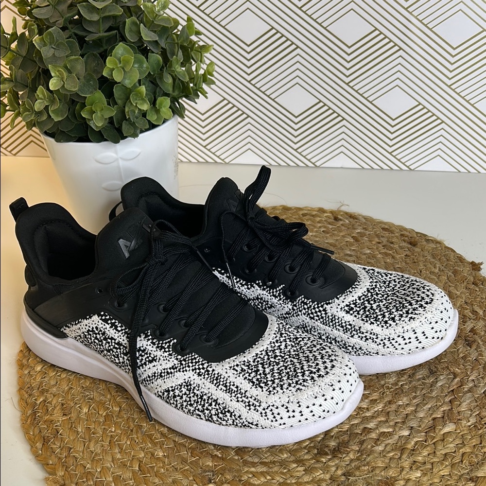 APL Techloom black and White Sneakers - Picture 3 of 12